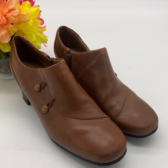 Clark’s Brown Leather Heeled Loafer - Sz 9W. MCH0806C - Picture 1 of 10
